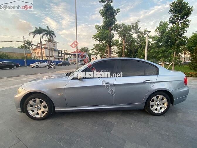 BMW 3 Series 320i 2010