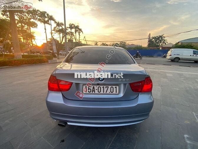 BMW 3 Series 320i 2010