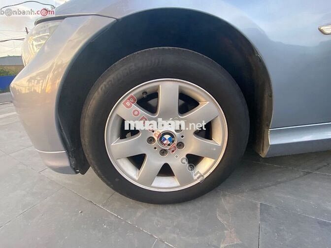 BMW 3 Series 320i 2010