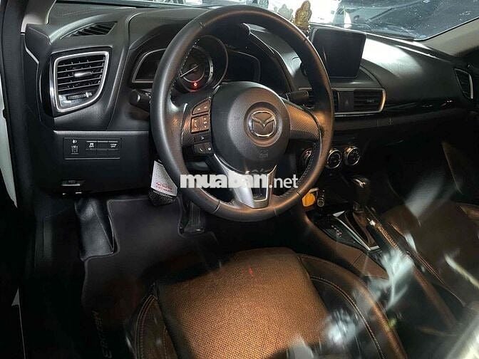 Mazda 3 2016 1.5 AT Sedan - 100000 km