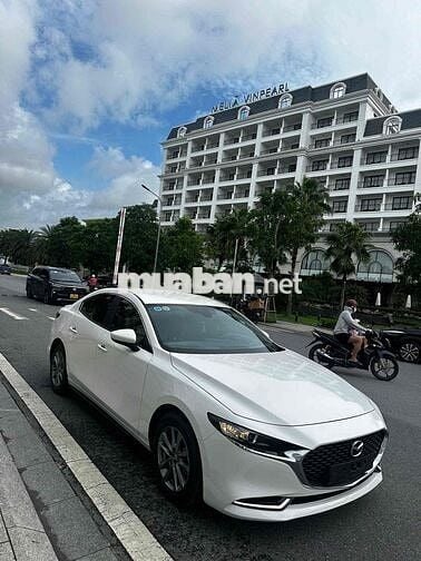 Mazda 3 2023 1.5L Luxury - 25000 km chuẩn contomet