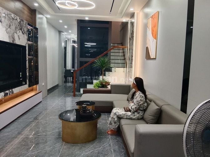 Nhà Đẹp Ô TÔ ĐỖ CỬA, Thang Máy, Trần Khát Chân, 54m, 6 tầng, 18.5 tỷ