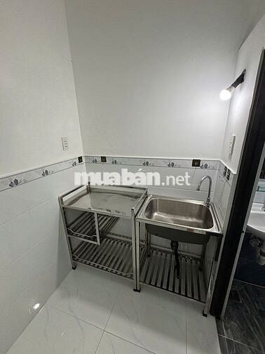 HOÀNG HOA THÁM-CỘNG HÒA:Có 1 phòng MỚI XÂY, CÓ MÁY LẠNH, THANG MÁY !!!