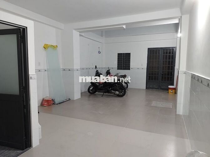 HOÀNG HOA THÁM-CỘNG HÒA:Có 1 phòng MỚI XÂY, CÓ MÁY LẠNH, THANG MÁY !!!