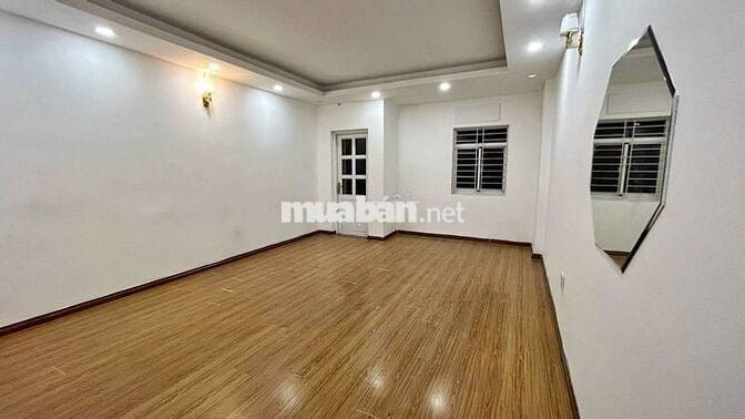Cho thuê nhà mặt tiền sát Hoàng Diệu 2 trung tâm Thủ Đức