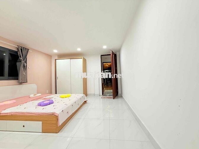 Nguyên tầng full nội thất bếp riêng mới 100% Quận 1