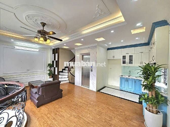 Nhà biệt tự giá rẻ 50m², thang máy, đường Nguyễn Văn Linh, Q.Long Biên