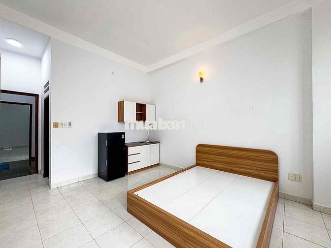Studio Ban Công Rộng 30m2 Nội Thất Cơ Bản Ngay CV Làng Hoa