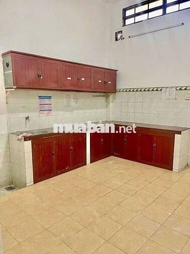 Cho thuê mặt tiền Lý Thường Kiệt 3 phòng ngủ sân oto gần 550