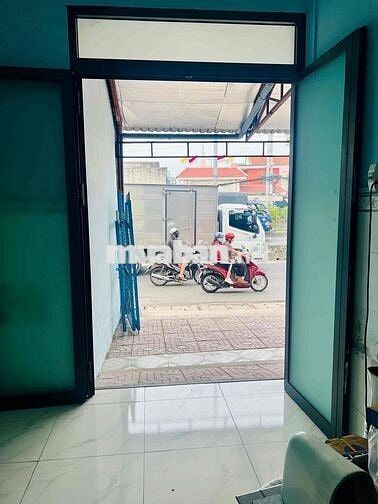 Phòng mặt tiền quốc lộ 22, cách trường huflit 500m , 120m2
