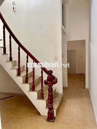 Cho thuê mặt tiền Lý Thường Kiệt 3 phòng ngủ sân oto gần 550