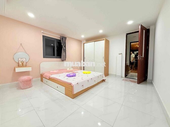 Nguyên tầng full nội thất bếp riêng mới 100% Quận 1