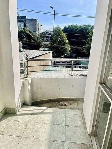 Cho thuê mặt tiền Lý Thường Kiệt 3 phòng ngủ sân oto gần 550