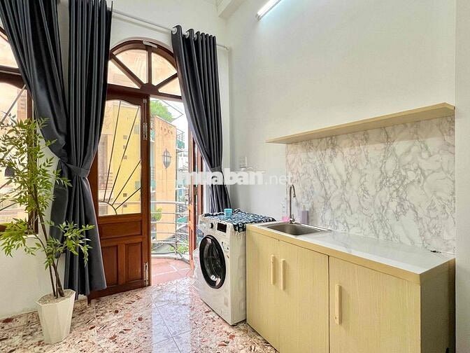 Cho Thuê Studio Balcon 35m2 4ng4xe Full NT Ngay Gần ĐH Kinh Tế UEH SGU