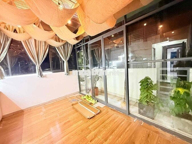Nguyên tầng full nội thất bếp riêng mới 100% Quận 1