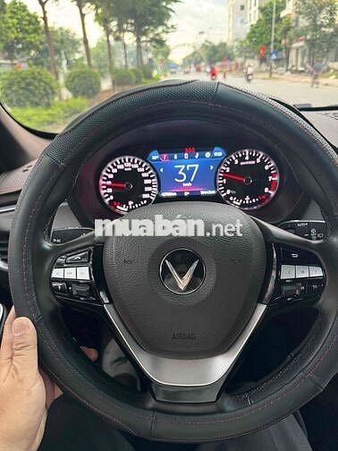 VinFast Lux SA2.0 2022 - 39800 km