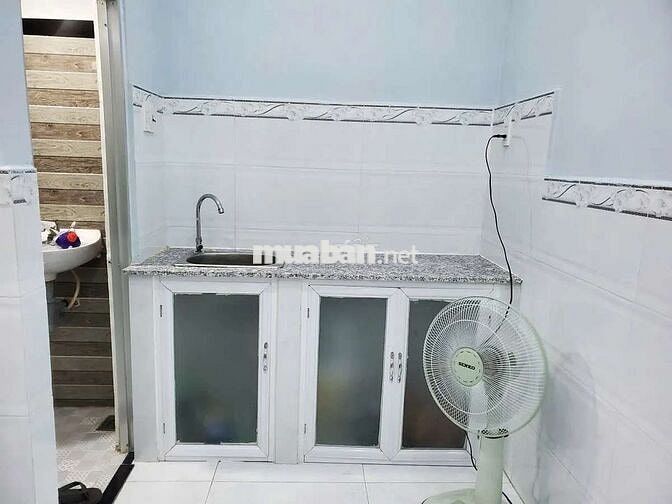 Nhà shr Trần Xuân Soạn cho thuê 7tr/tháng phù hợp 4-5 người ở 3 tầng