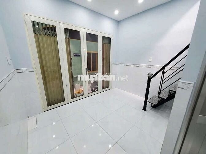 Nhà shr Trần Xuân Soạn cho thuê 7tr/tháng phù hợp 4-5 người ở 3 tầng