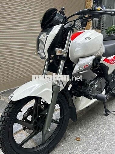 Benelli TNT 150cc  màu trắng chính chủ xe đẹp chât