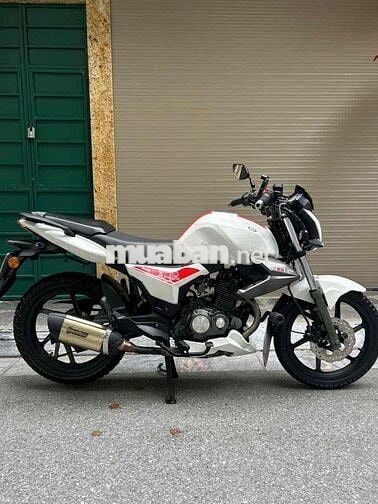 Benelli TNT 150cc  màu trắng chính chủ xe đẹp chât