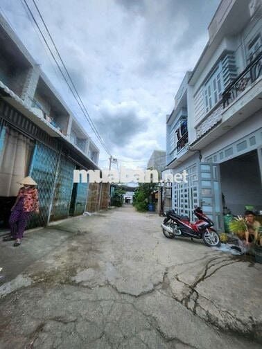 Bán lô đất 135m2 có sổ giá chỉ 950 triệu hẻm 7m xe tải Lê Văn Khương
