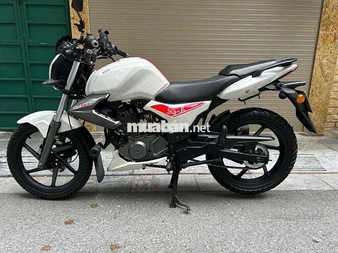 Benelli TNT 150cc  màu trắng chính chủ xe đẹp chât