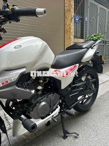 Benelli TNT 150cc  màu trắng chính chủ xe đẹp chât
