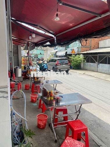 Share Mặt Bằng Làm Nails Kết Hợp Chung Với Tiệm Spa Nhà Mình