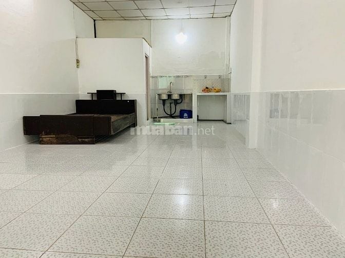 Cho thuê nhà có sân vườn, sạch sẽ, hẻm xe hơi 45 Cao Lỗ, P.4, Q.8