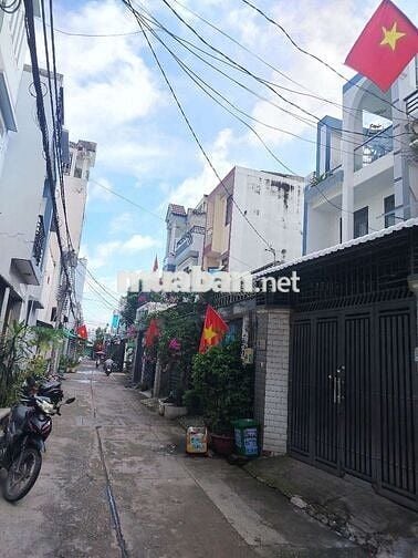 DT: 5 x 20 = 100m  3 Tầng BTCT  5PN - 5 WC 
 Giá chỉ: 5.68 TỶ (TL)