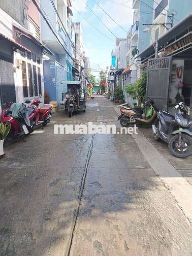 DT: 5 x 20 = 100m  3 Tầng BTCT  5PN - 5 WC 
 Giá chỉ: 5.68 TỶ (TL)