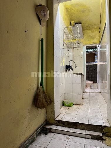 Cho thuê nhà lâu dài . Khu chung cư c10 kim liên . Mặt phố phương mai