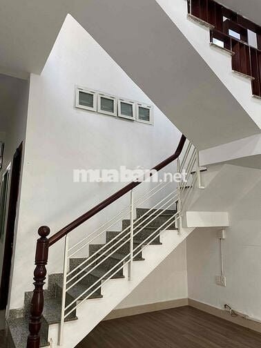 Nhà nguyên căn 2 lầu đúc , hẻm xe tải , 60 m 2 đường Nguyễn Văn Khối