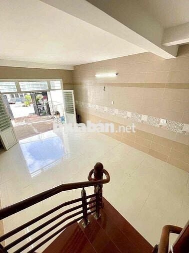 Nhà KDC Hoang Quân 3pn Oto đậu trong sân