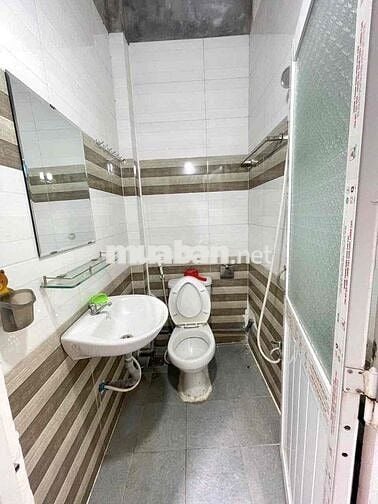 Nhà KDC Hoang Quân 3pn Oto đậu trong sân