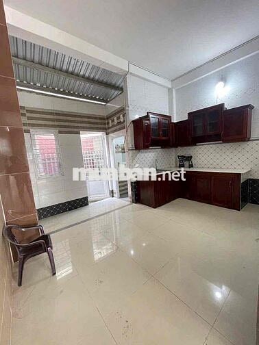 Nhà KDC Hoang Quân 3pn Oto đậu trong sân