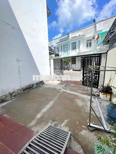 Nhà KDC Hoang Quân 3pn Oto đậu trong sân