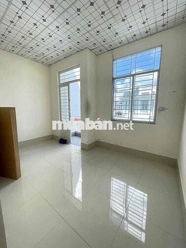 Nhà KDC Hoang Quân 3pn Oto đậu trong sân