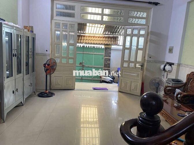 Cho thuê nhà 2 tầng 3pn, 3w gần chợ hiệp bình 11tr/ tháng
