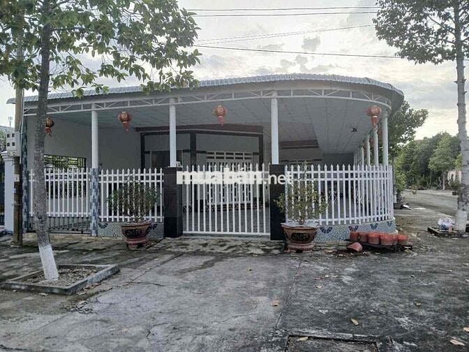 Nhà mới xây 240m2 giấy tờ đầy đủ ( chính chủ không qua cò₫