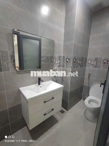 Nhà mới 4x17m ô tô bỏ sân . Mt nhựa thông kinh Doanh