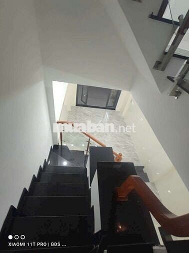 Nhà mới 4x17m ô tô bỏ sân . Mt nhựa thông kinh Doanh