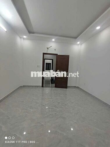 Nhà mới 4x17m ô tô bỏ sân . Mt nhựa thông kinh Doanh