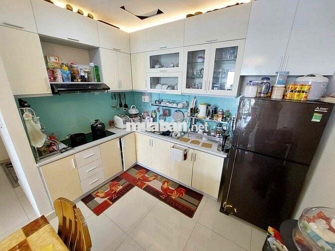 Cho thuê 2PN.2WC 75m2 tầng cao toà Golden Mansion ở ngay