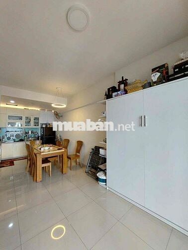 Cho thuê 2PN.2WC 75m2 tầng cao toà Golden Mansion ở ngay