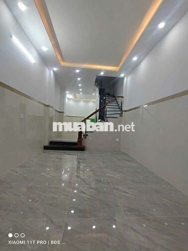 Nhà mới 4x17m ô tô bỏ sân . Mt nhựa thông kinh Doanh