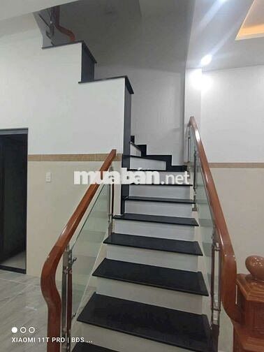 Nhà mới 4x17m ô tô bỏ sân . Mt nhựa thông kinh Doanh