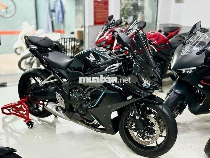 Honda CBR650R full black 2023