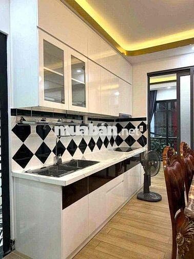 NGUYÊN CĂN QUẬN 3 - THANG MÁY - NGANG 4,5M