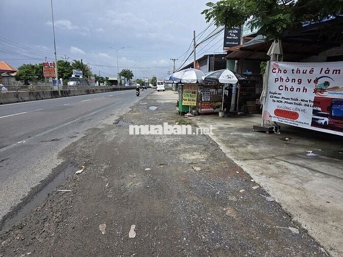 Cho thuê nhà tuyến giao thông trọng điểm làm phòng vé, trạm xe khách